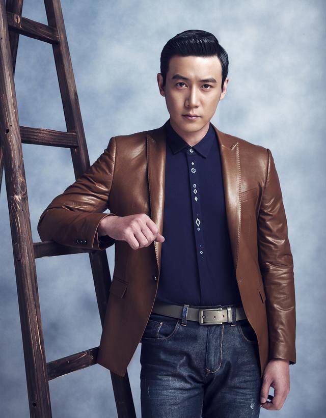 陆毅也逃不过中年发福,远看特别像黄磊,拍戏都没人旁观_明星_年龄