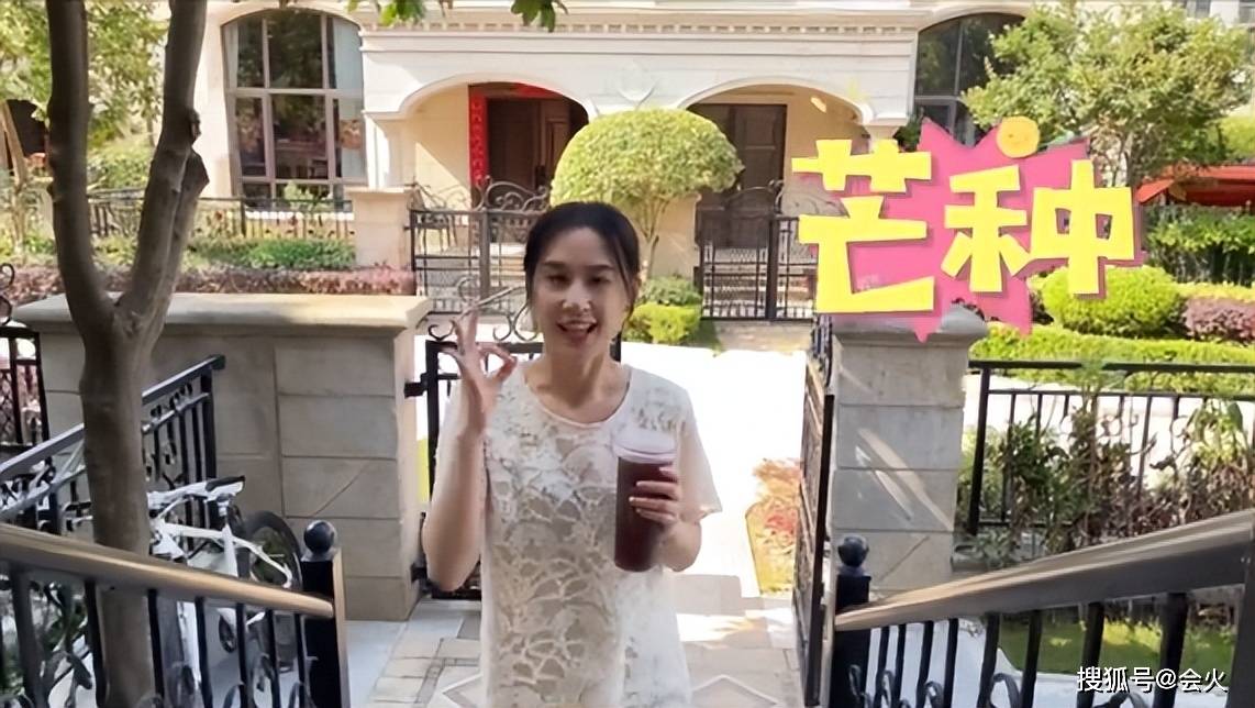 黄圣依罕曝光自家别墅!院内开满鲜花似公园