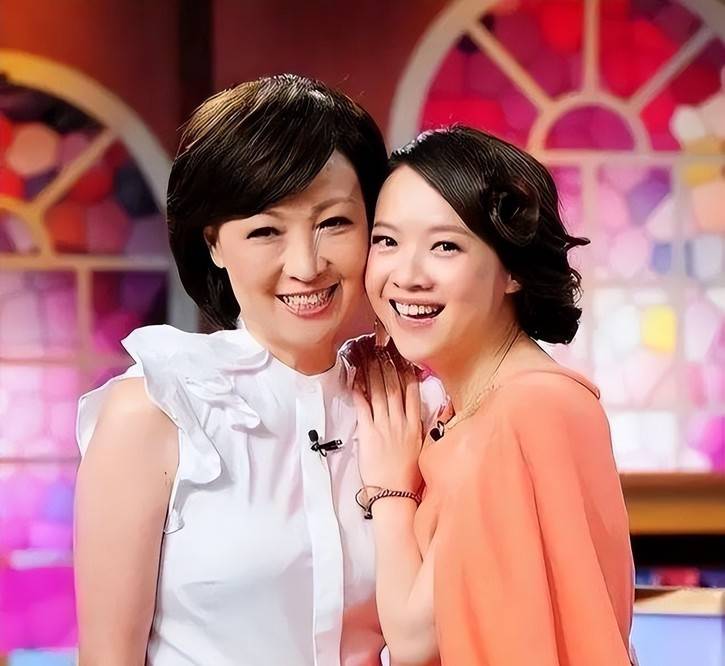 原创知名艺人易淑宽自曝打疫苗后副作用大手臂如火腿两天无大小便
