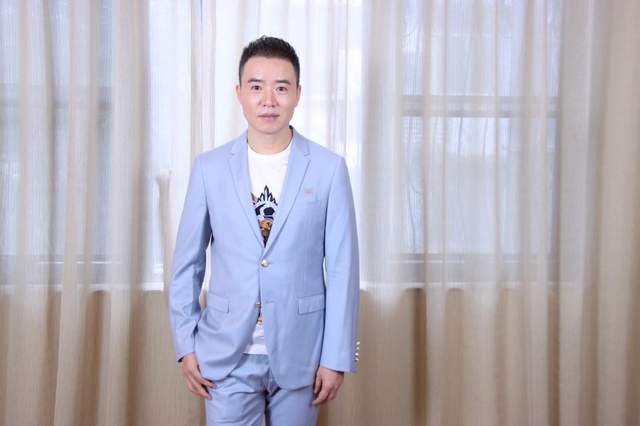 马仕健邀金稻园创始人郑合金影视歌新星张芸如拍光盘行动宣传片_深圳