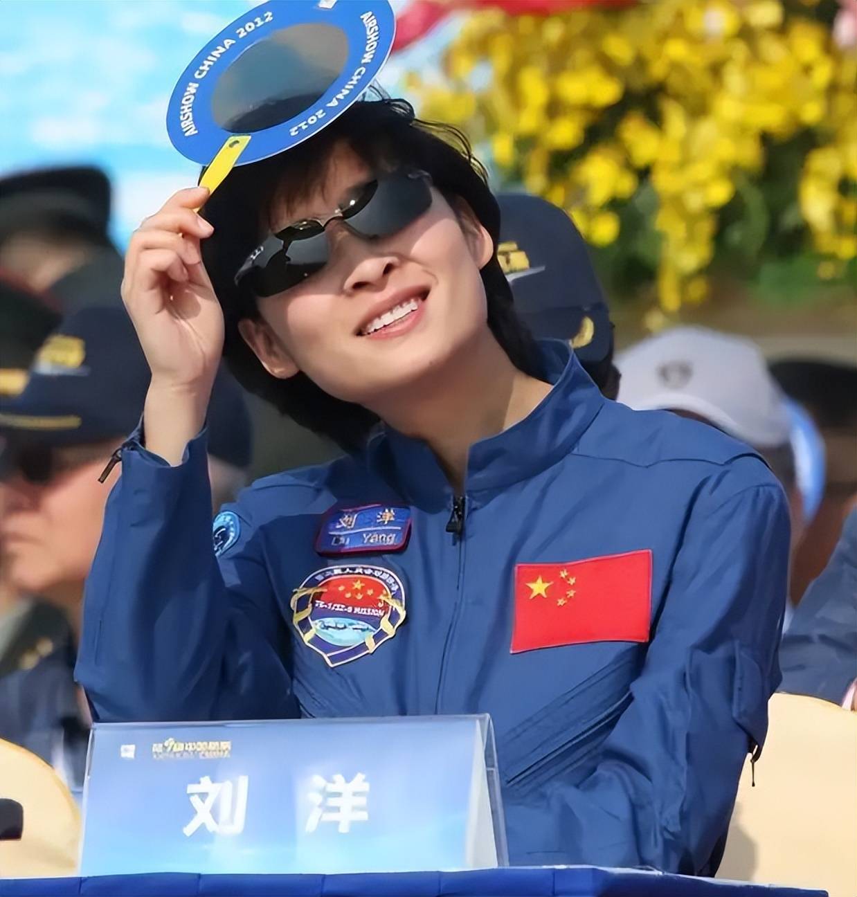 神舟14成功发射,"首位女飞行员"刘洋再登太空,父母说出真心话