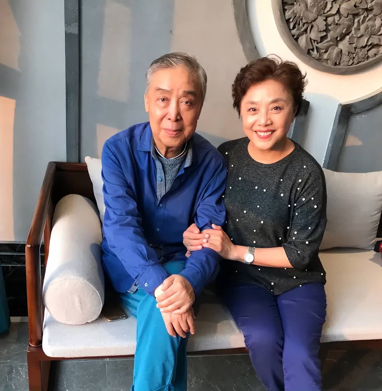 相声演员师胜杰,去世3年后,女儿定居美国,妻子的坚持让人泪目_宋艳
