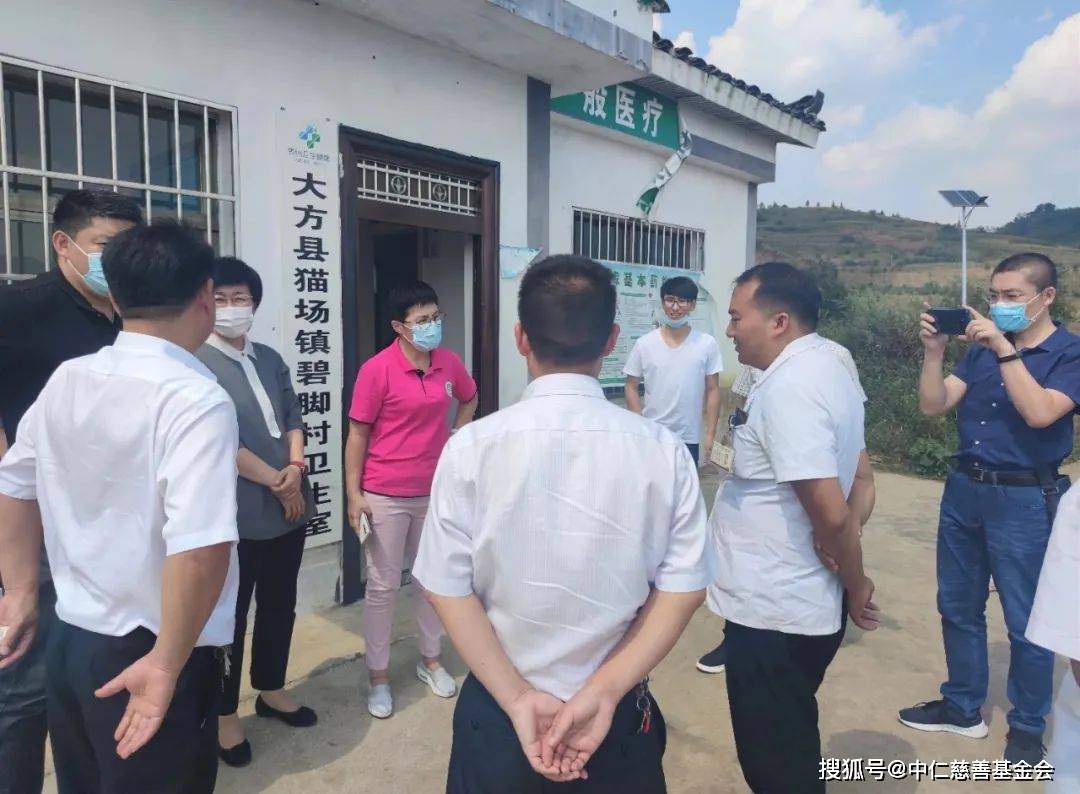 在依安县副县长孙坤,卫健局长李东军,副局长尹淑芹等相关领导的陪同下