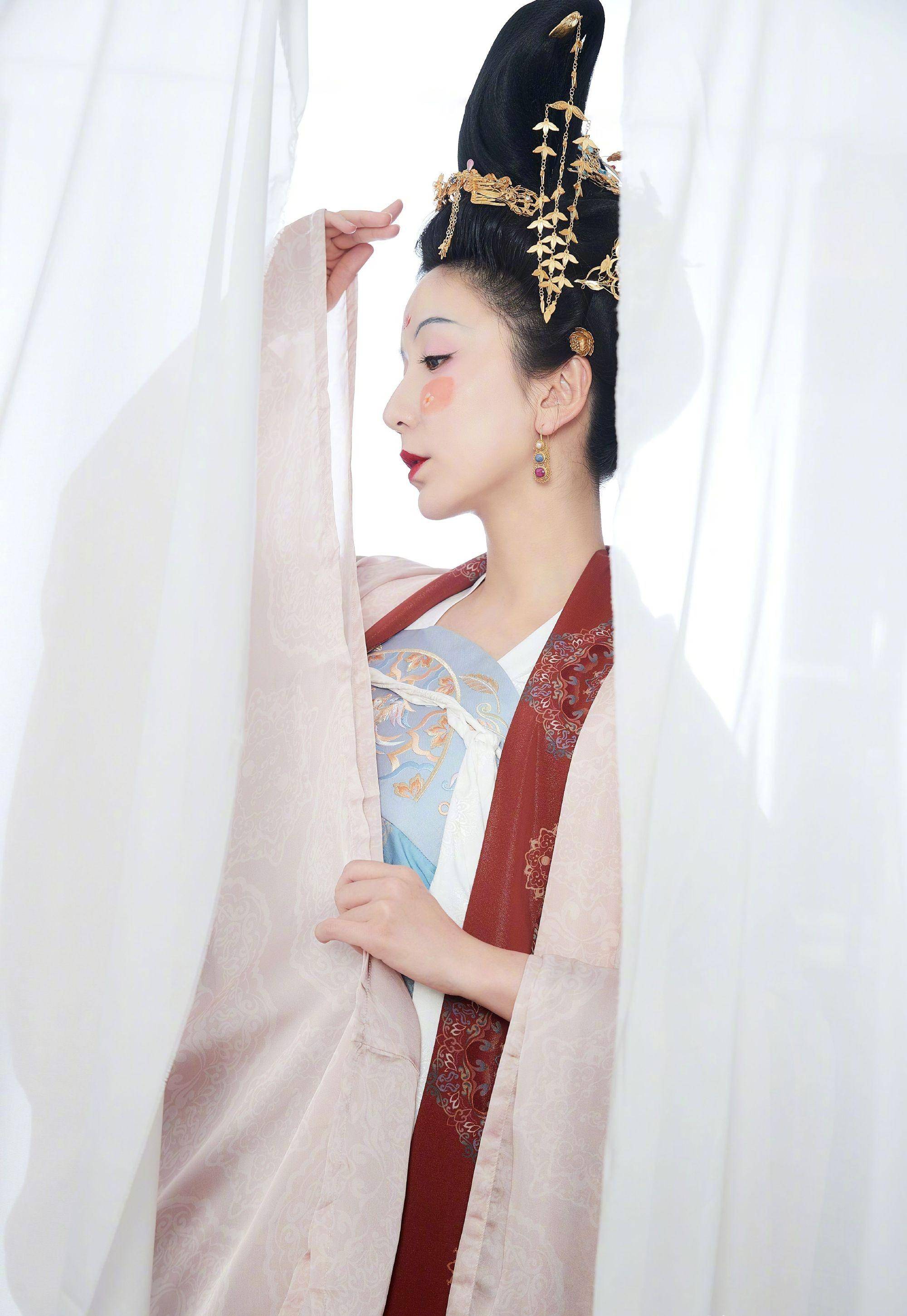 原创娄艺潇的汉服造型好惊艳弯弯柳叶眉雍容华贵妥妥的盛唐美女