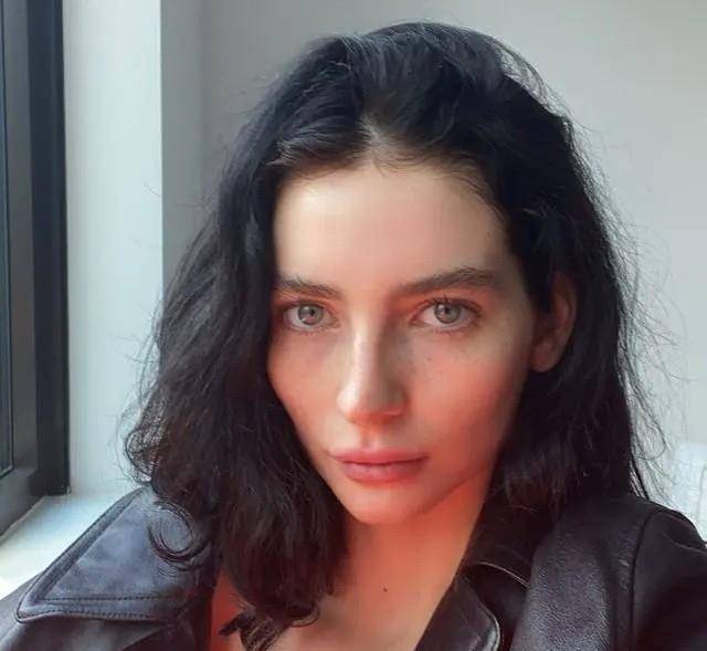 最后,法院授予丽贝卡·索特罗斯监护权,女儿终于回到了妈妈的身边.