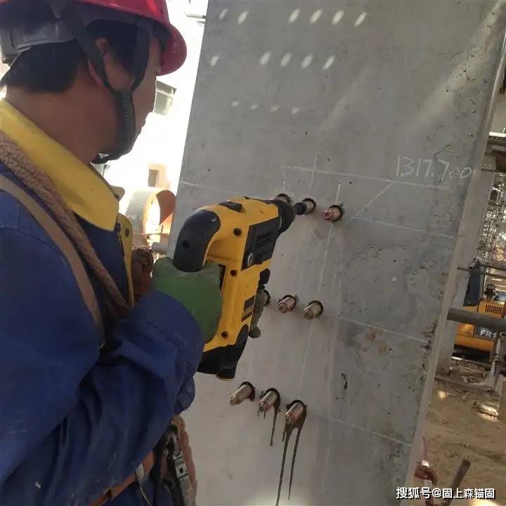 化学锚栓相比较传统的的膨胀螺栓,安全性能更好_材质_施工_应用
