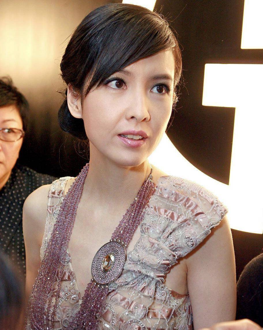 52岁昔日女神旧照曝光撞脸林志玲曾被选为最受欢迎香港艺人