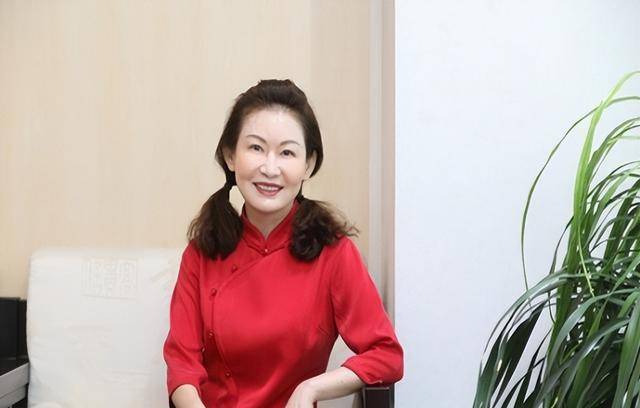 山东第二大女富豪赵燕,垄断全球36%原料市场,20元产品卖5000元