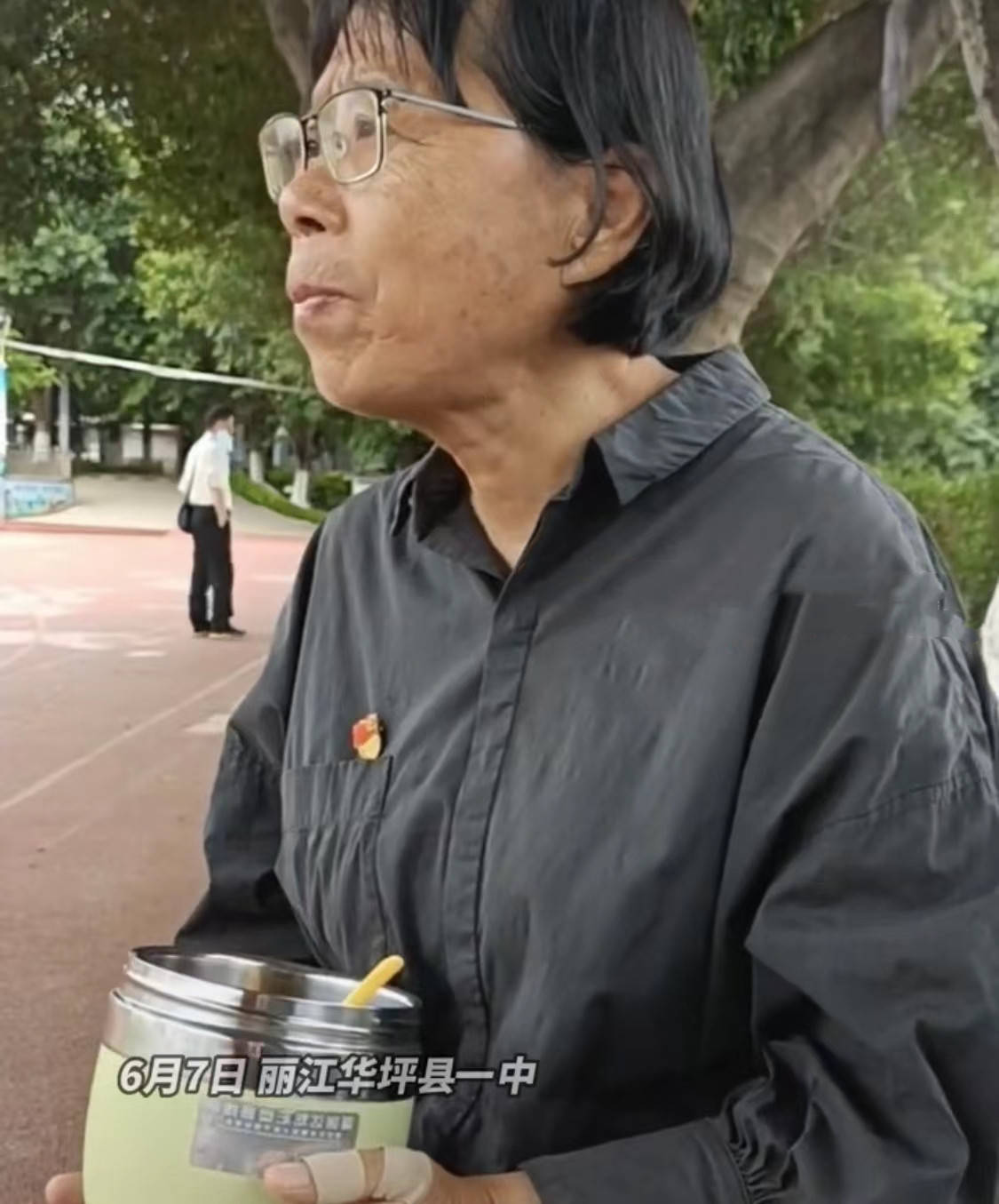 连续12年送考,一块豆腐乳,一碗炒饭解决午饭,感动全网_教育_大山_华坪