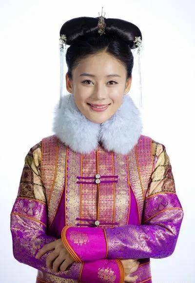 从大玉儿到任盈盈,每个都倾国倾城,但袁姗姗的长相一般,所以网友骂她