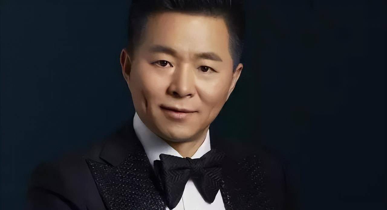 原创穿军装还得是真正的军人这12位男歌手的军装照个个气宇轩昂