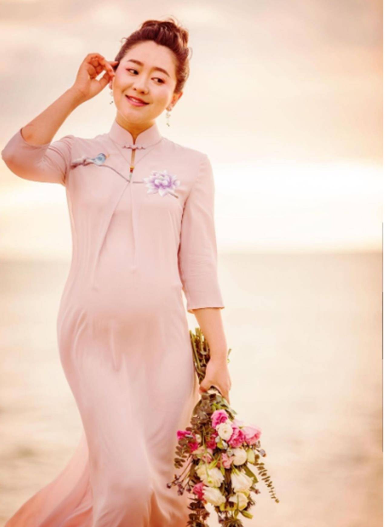 原创41岁月亮姐姐再晒娃意外曝光豪宅周边绿化完美似私人花园