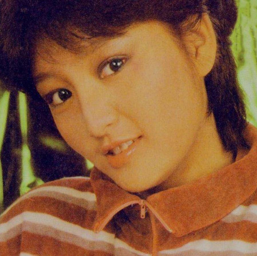 "李莫愁"演员雪梨,十四岁进入演艺圈,之后更是越来越火_姐姐_张国荣