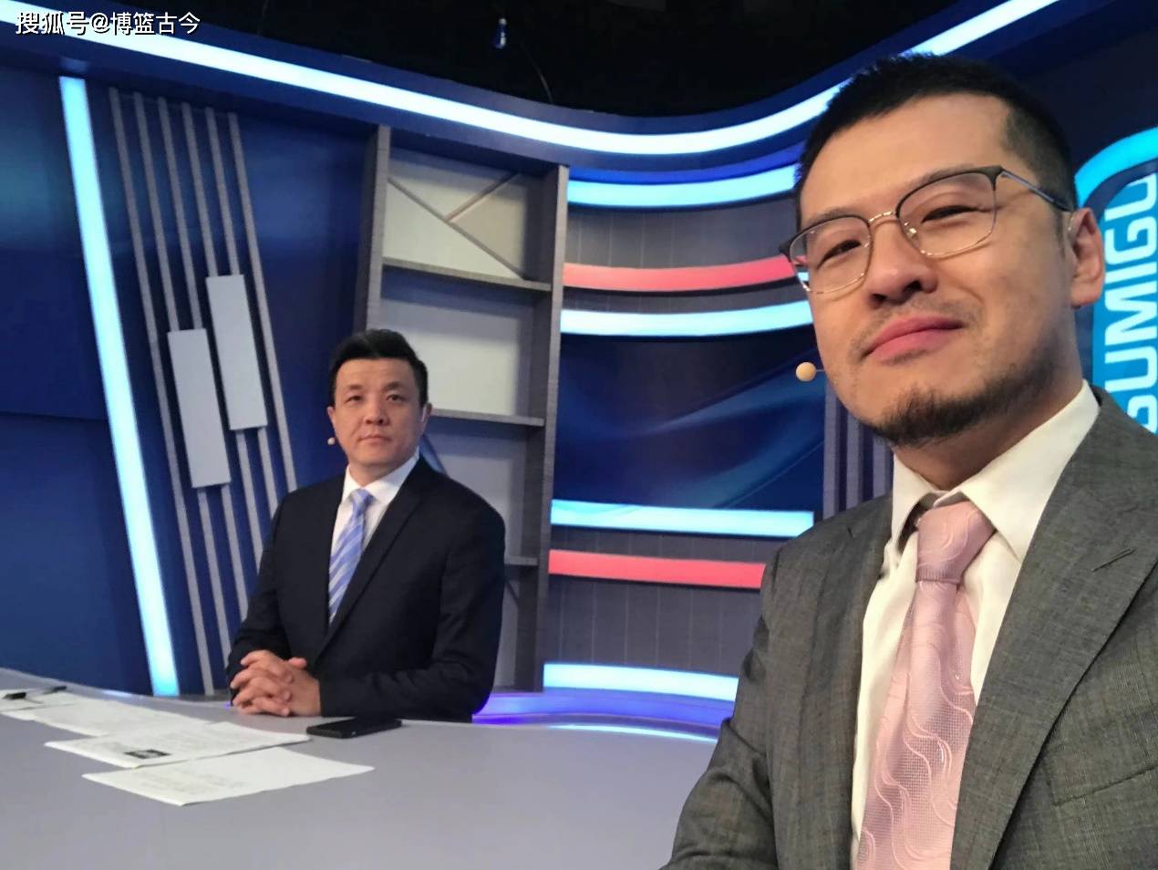 大量的体育赛事都变成了单口解说,从前经常来央视的张璐,徐阳,苏群