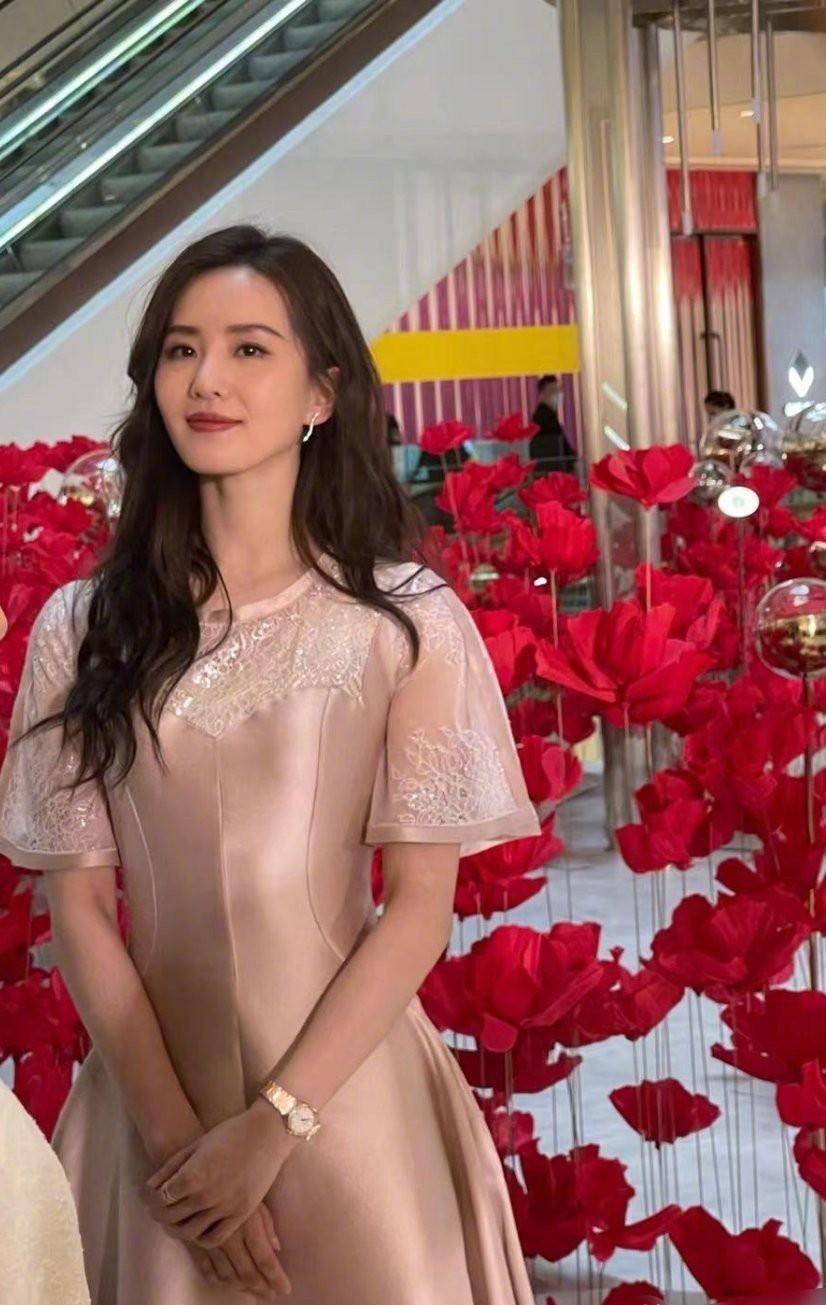 34岁刘诗诗再营业!