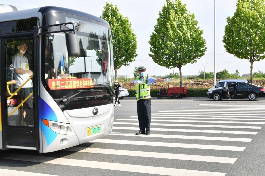 原创息县公安凝心聚力全力以赴为莘莘学子保驾护航