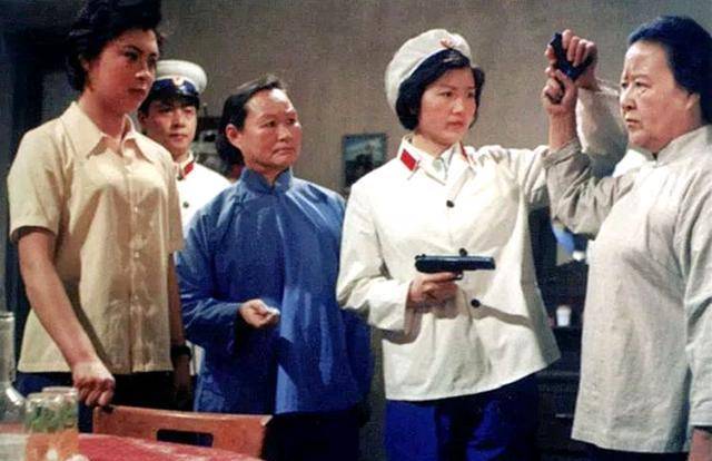 45年前《黑三角》上映,男一号曾演杨洁版《西游记》乌鸡国国王_于黄