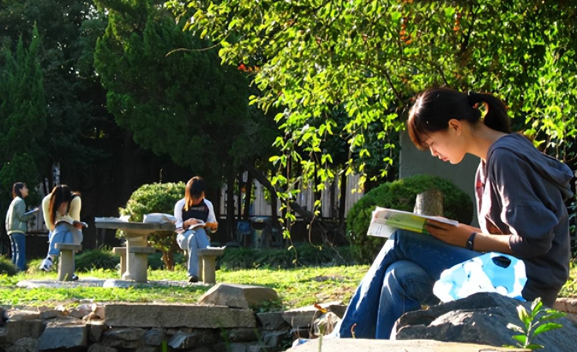 原创00后大学生用三国演义吐槽大学生活过来人看完后产生共鸣