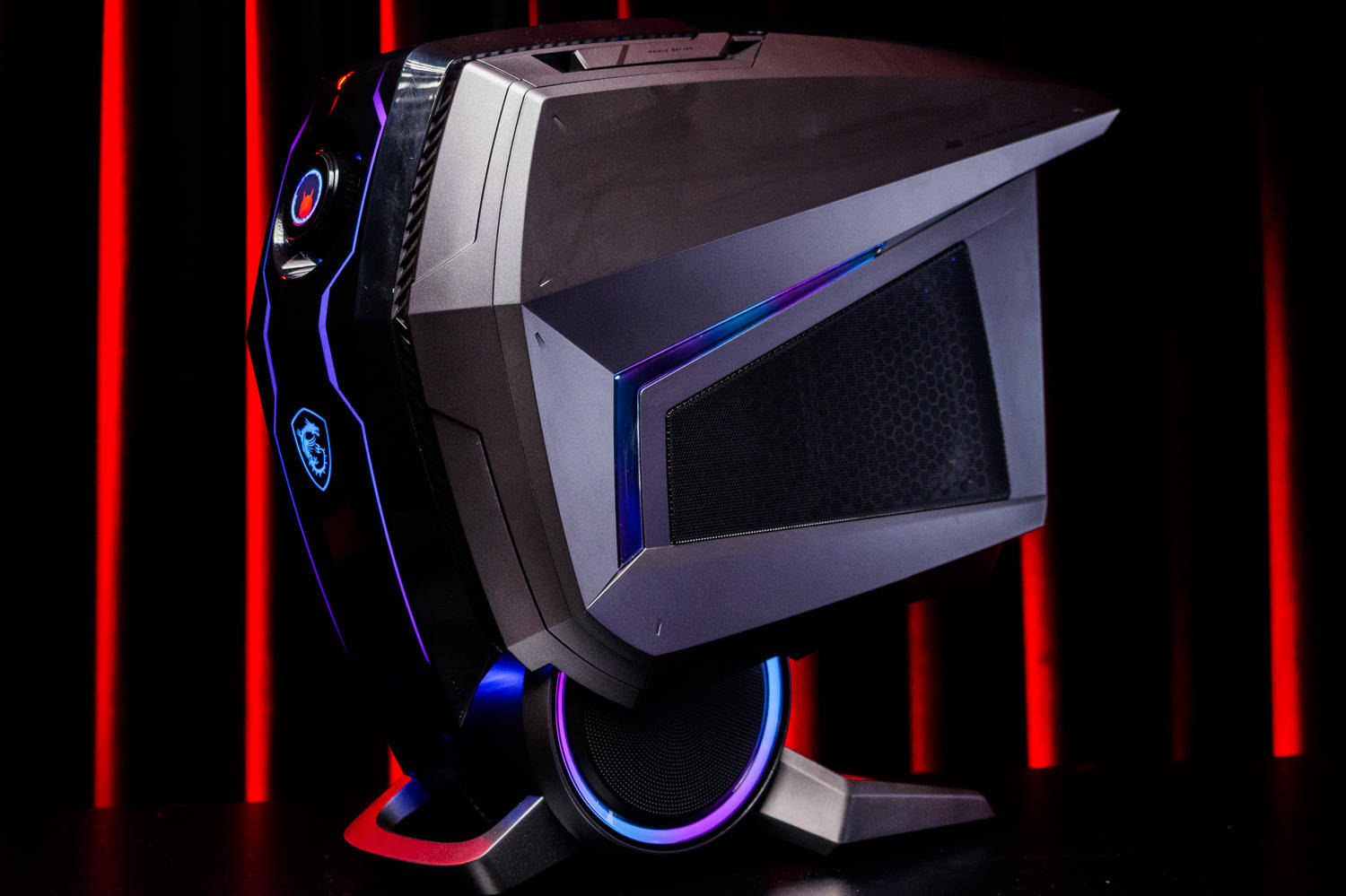 赛博感十足的顶级主机微星宙斯盾ti5游戏主机