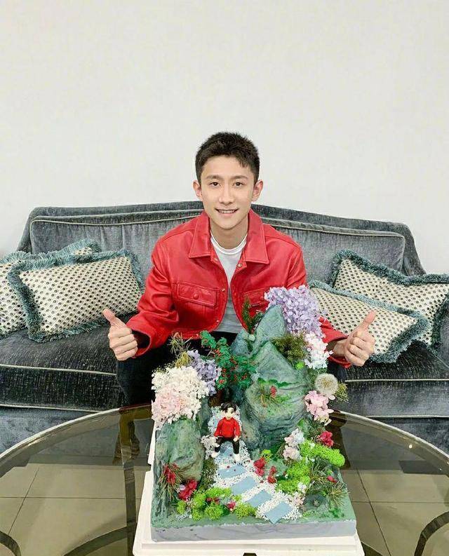 原创张一山生日来看看好友杨紫是怎么给他祝福生日的真的太逗了