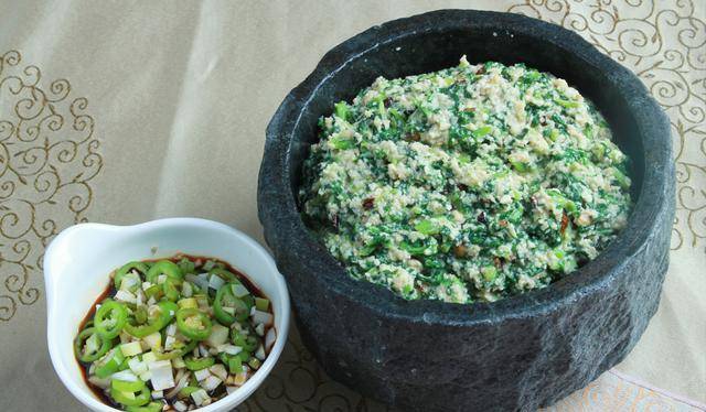 原创海鲜茼蒿小豆腐茼蒿脆嫩多汁豆腐入口即化这口感绝了