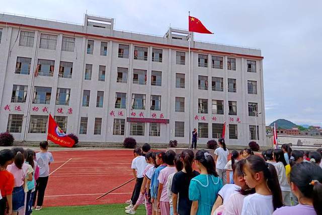 蓝山县新圩学校举办"远离毒品 健康生活"禁毒知识讲座_危害_教育_奶茶