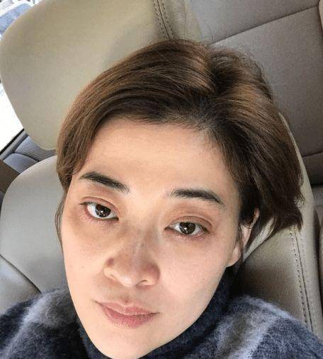 女明星素颜照曝光,杨颖关晓彤丑哭了,迪丽热巴才是素颜界扛把子_梅婷