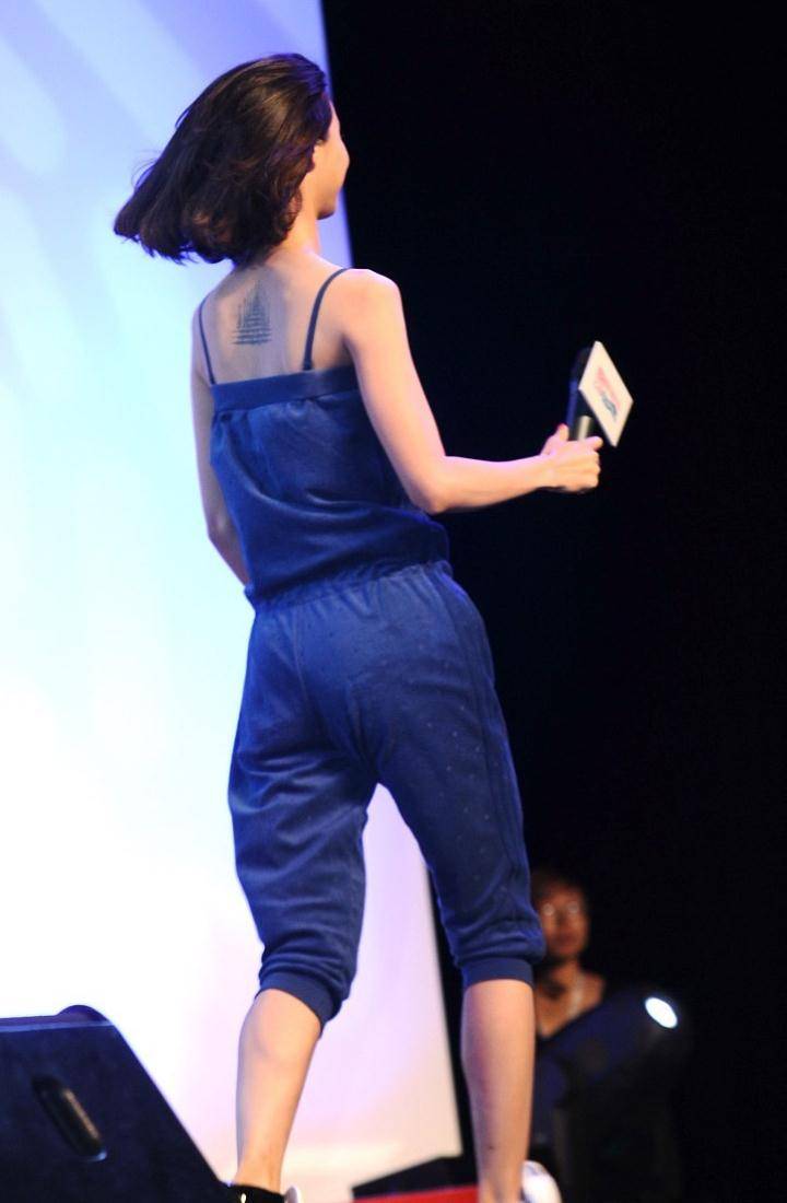 张歆艺气质大胆有野心,穿运动装也要秀曲线,吊带造型真显好身材_休闲