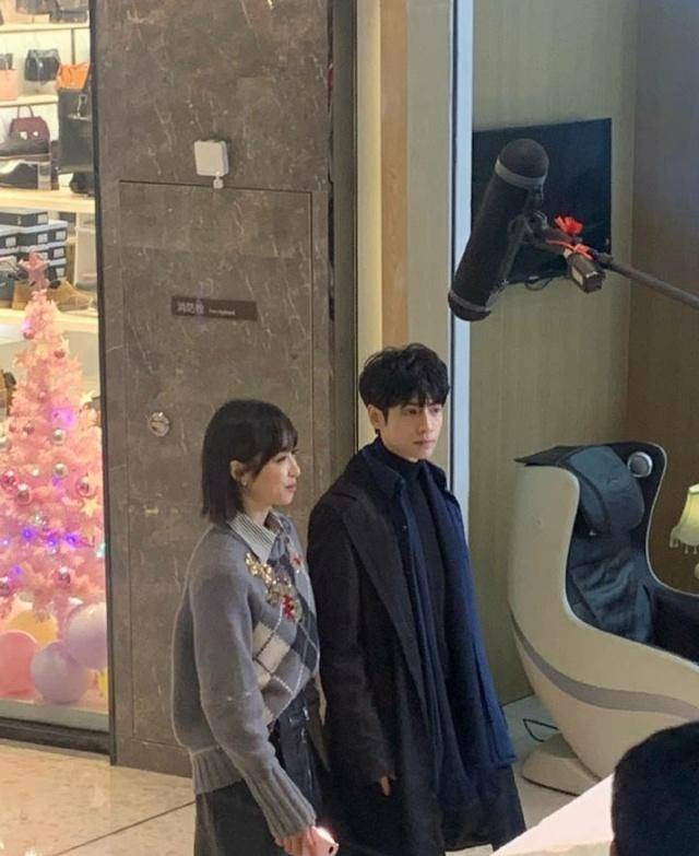 《掮客》最新路透,罗云熙很周小山,短发刘海的宋茜很惊艳_造型_网友