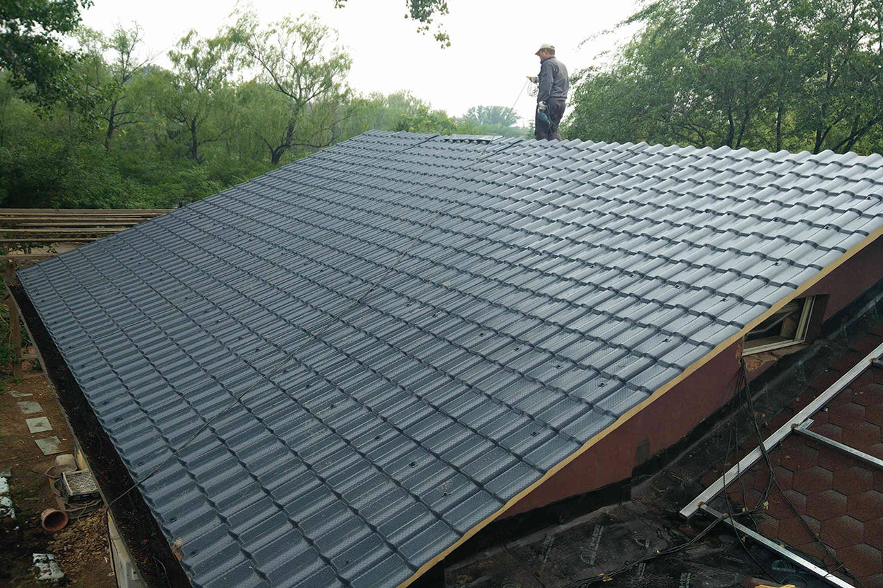 畜牧养殖场搭建用什么瓦好防腐树脂瓦质保30年更省心