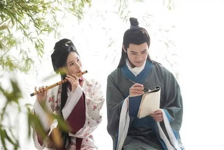 原创古代一男子年过三十娶不上媳妇每晚抱纸人入睡意外成就一段姻缘