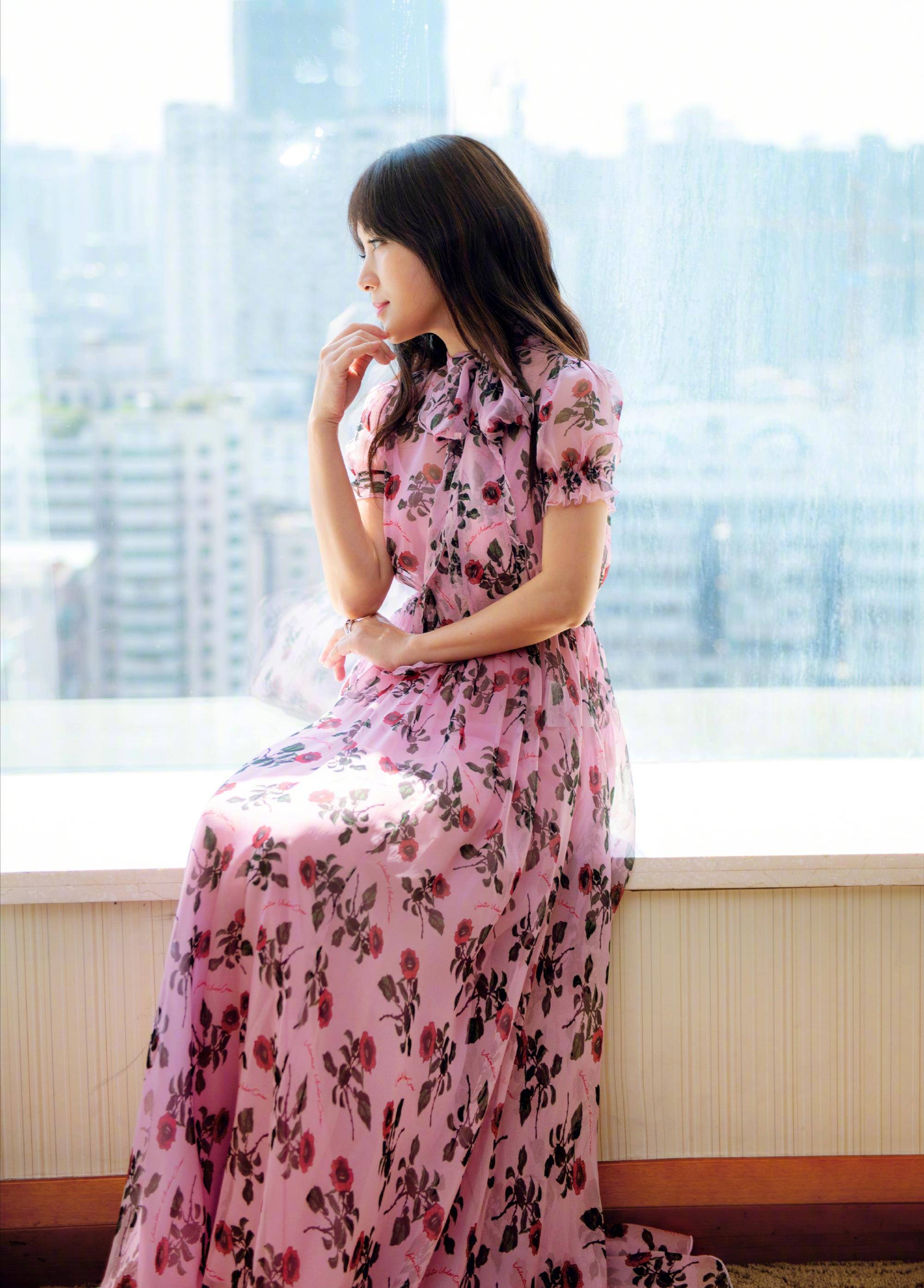 像杨钰莹这样温婉柔情的江南水乡女子,最适合去诠释一些温柔似水的