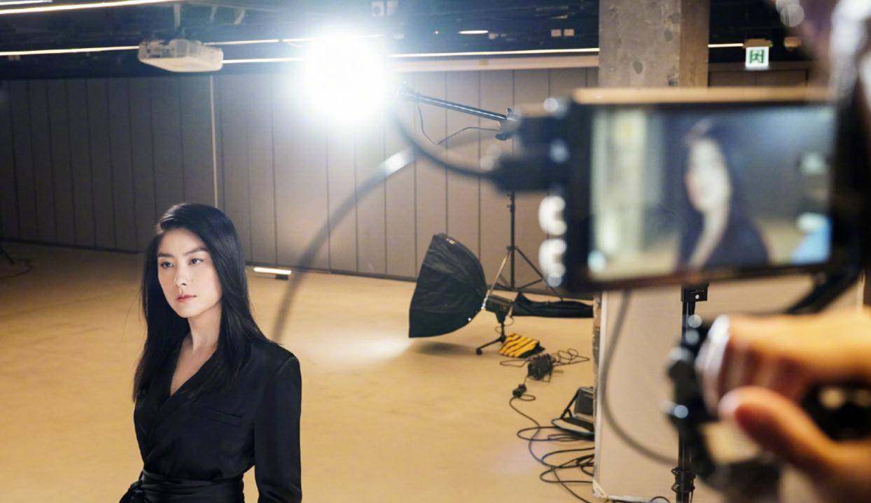 一袭黑衣状态佳,随手拍比大片还美_身材_陈慧敏_女神