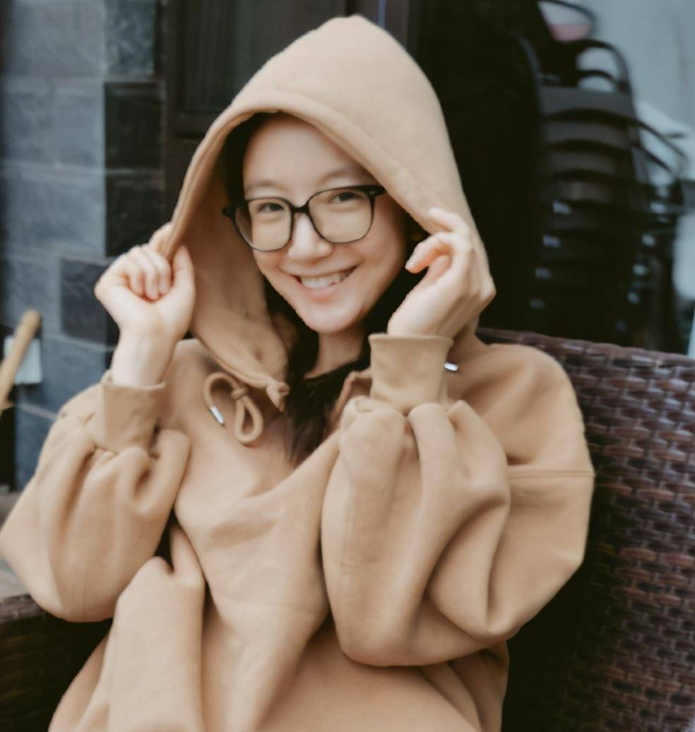 原创36岁李倩近照曝光事业有成躲过中年危机家庭美满惹人羡