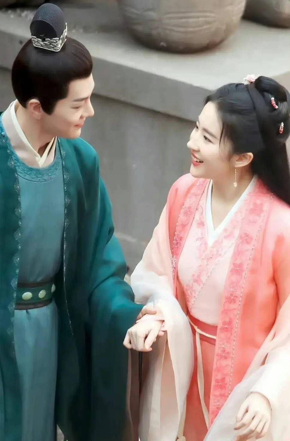 直播中,徐海乔直接表白自己愿意演渣男,就是为了能和刘亦菲一起演电视