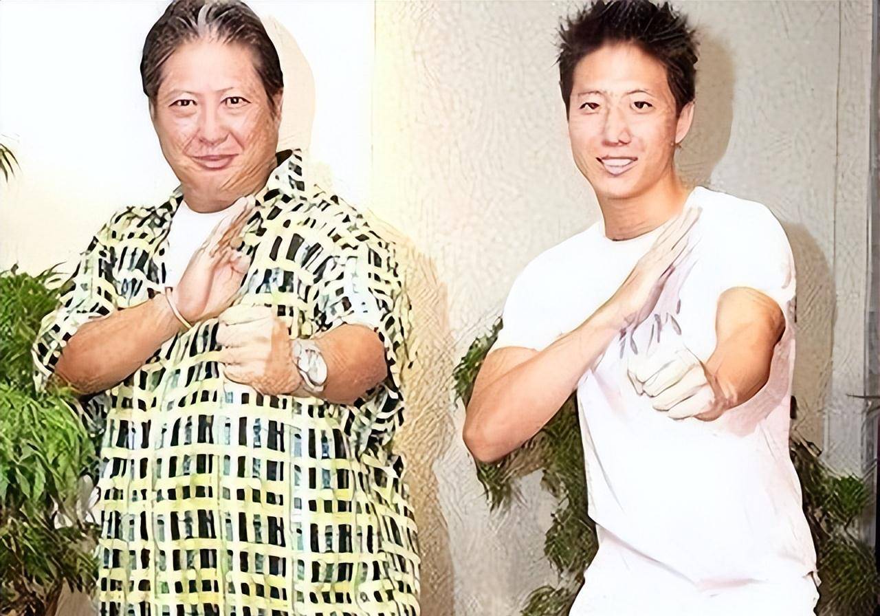 洪金宝:年轻时泡吧去夜店,离开糟糠之妻后,和现任妻子恩爱至今_于占元