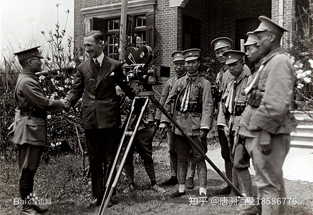 1927年蒋介石集团在夺取政权后,革命迅速转变为自身的敌人.