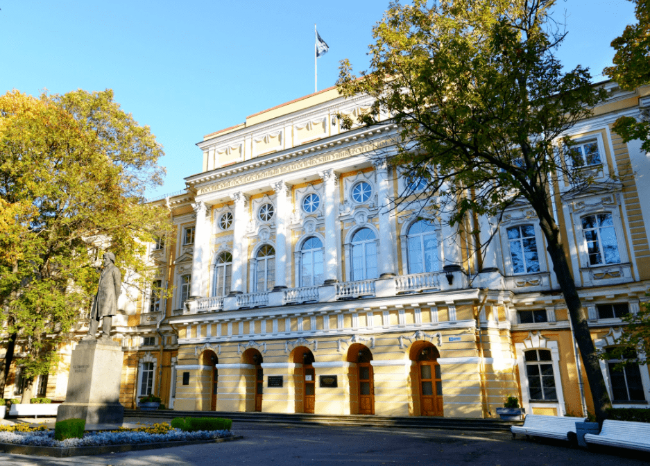 俄罗斯国立师范大学成立于1797年,位于俄罗斯第二大城市圣彼得堡市,是