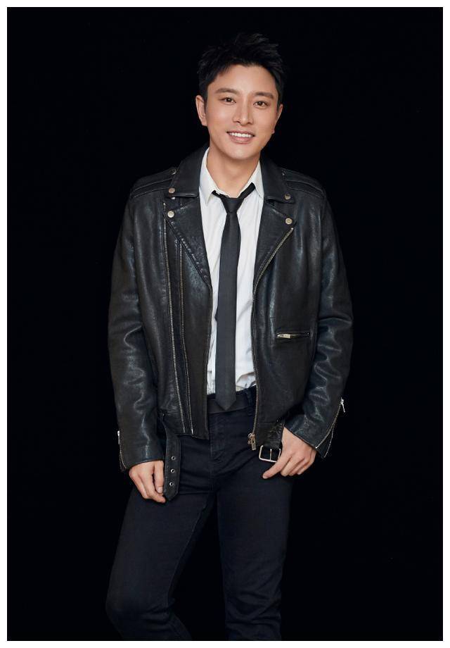 叠衣服不是浪费,像贾乃亮这样需要考究才能引人注目的人,不适合穿