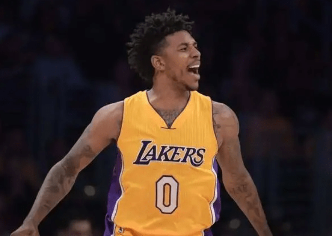 原创再见已是拳击手尼克杨重回湖人主场对手是一名歌手