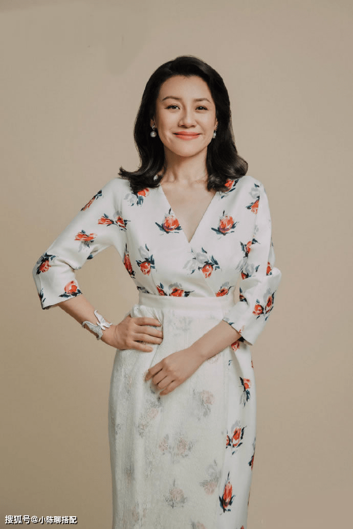 原创接地气的大娘子刘琳穿衣简约高级越老越气质妈妈们可学