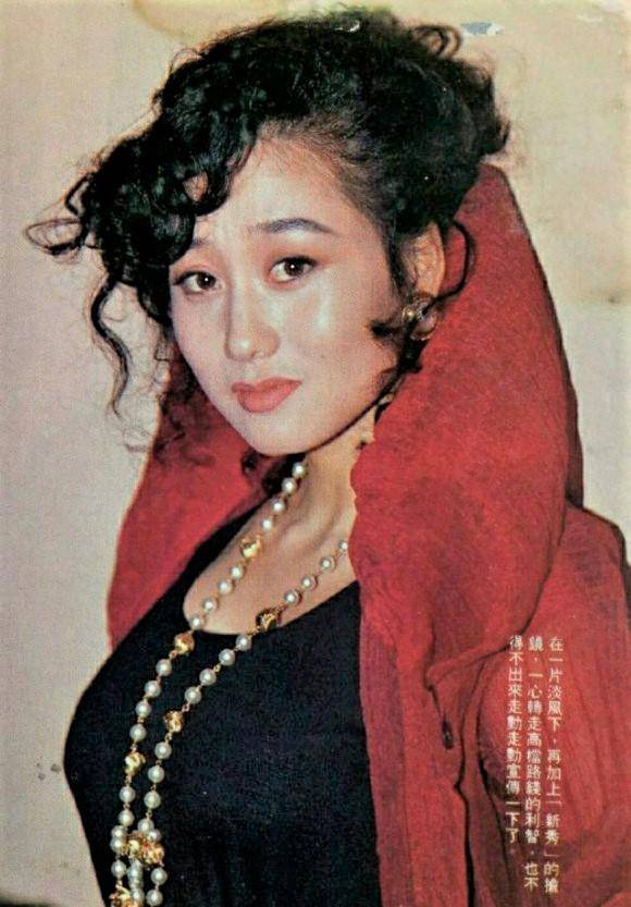 利智选美夺冠被群嘲,一袭红时尚艳压群芳,时尚美人逆袭传奇