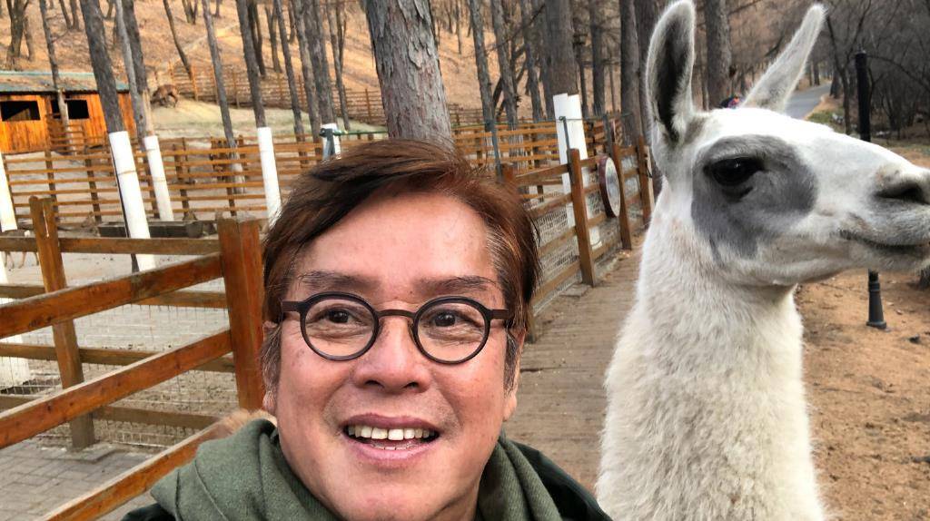 原创70岁谭咏麟近况曝光多次现身商演舞台百万出场费仍觉掉价