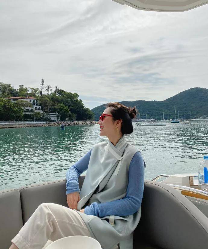 3,40岁的女性少穿t配短裤,跟总裁夫人董花花学,穿