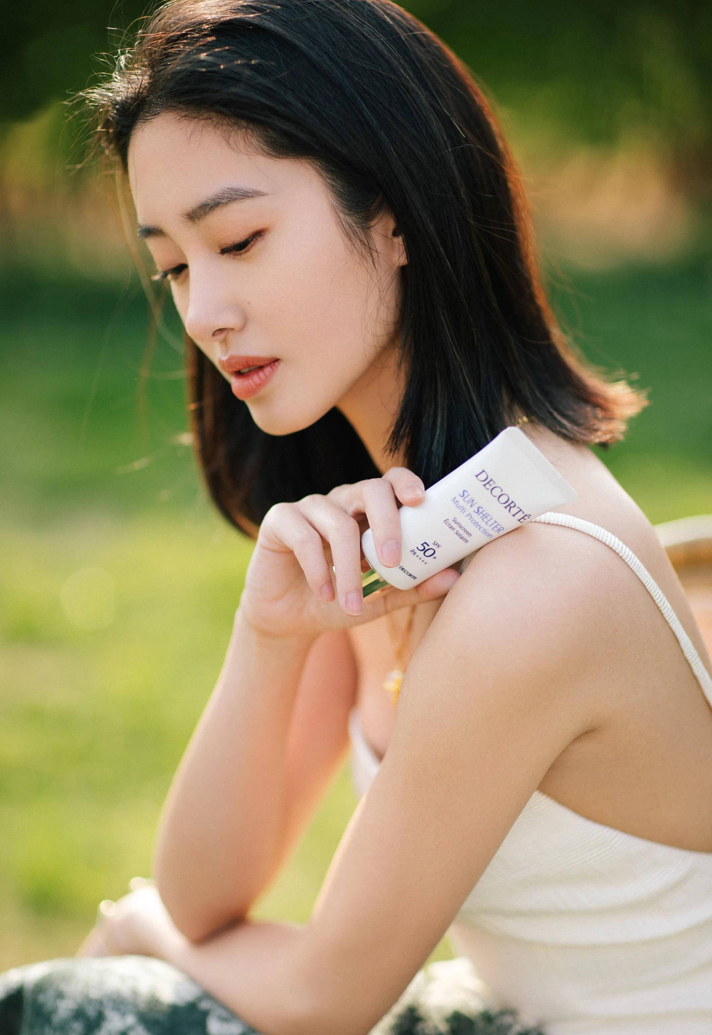 原创杨采钰同刘亦菲争宠跟60岁富商结局如何