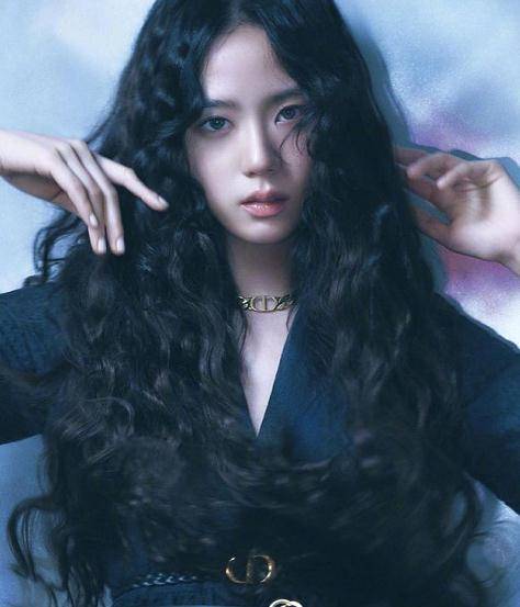 原创金智秀不愧是氛围感美女羊毛卷发型慵懒随意大片高阶感太赞了