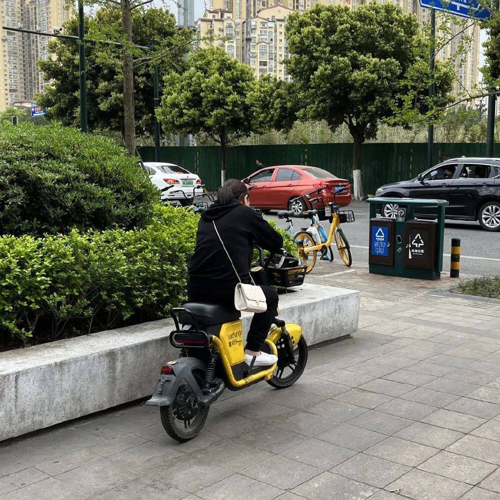 助推共享电单车城市管理规范化雷风出行这样做