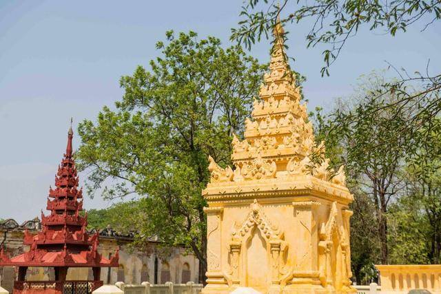 这是缅甸最后一个王朝的皇宫，有八九十个大殿，风格别具一格！