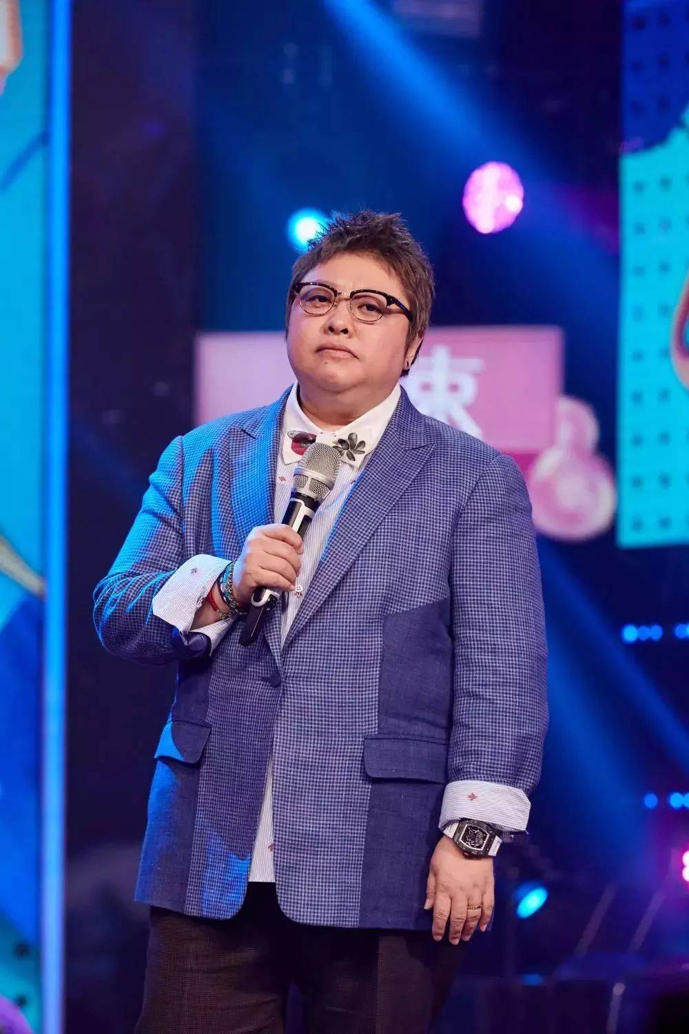 原创韩红曾调侃自己比杨幂还漂亮看她18岁的照片我信了