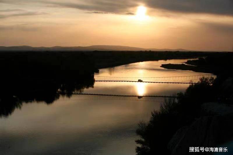布尔津五彩滩日落 摄影:涂瑞和昨日已去不可追,今日既来且珍行.
